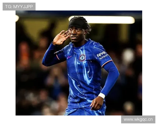 杜埃与罗纳尔迪尼奥：灵性表现及创造力对比分析