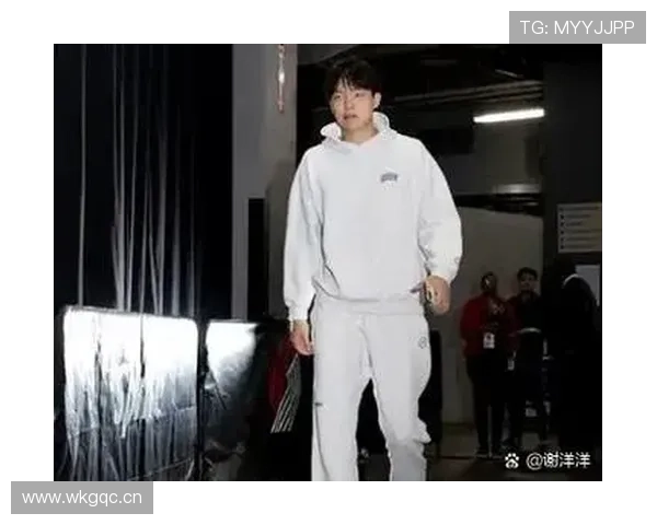 杨瀚森穿的鞋比我一个月工资还贵，这日常是演电影吗？