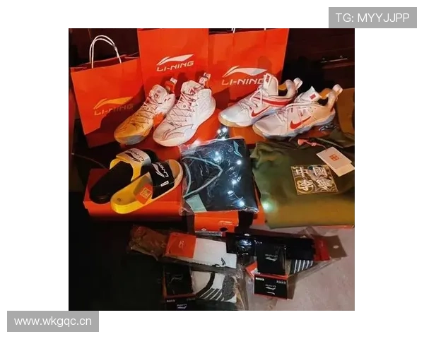 苏翊鸣家里堆满赞助商送的限量球鞋，自己却天天穿训练服遛弯