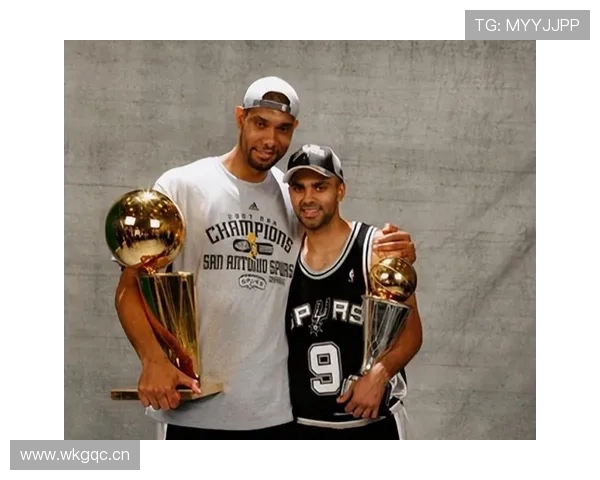 邓肯内线高效遮挡助马刺拉开比分差距，缔造季后赛防守核心地位