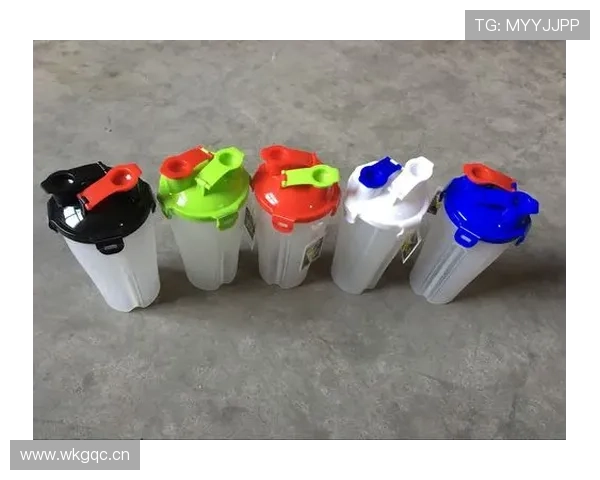 陈梦家的冰箱里塞满蛋白粉，连饮料都是按毫升算的