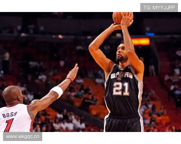 蒂姆·邓肯内线高效单打拉开空间显著提升攻防稳定性